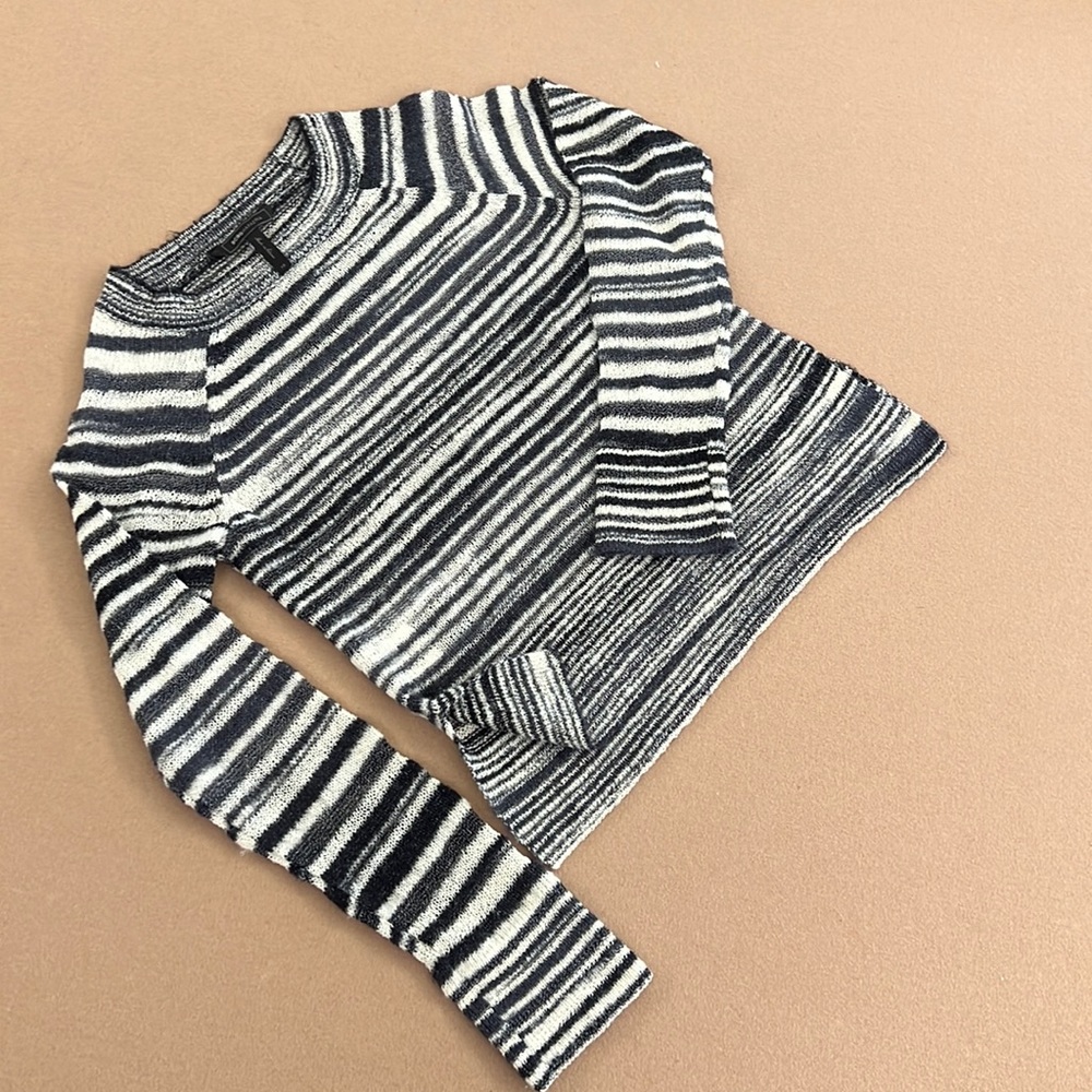 Long sleeve sweater BCBG